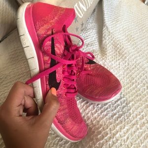 NIKE Pink free runs sneaker